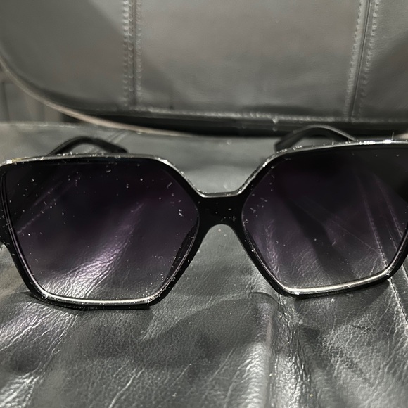 Chic Black Sunglasses with Purple Lens